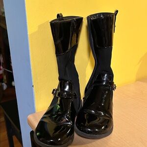 Girls Patent Leather/Faux Suede Black Boots.
